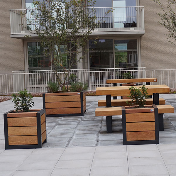 100034 dakterras straatmeubilair tafel zitbanken plantenbakken