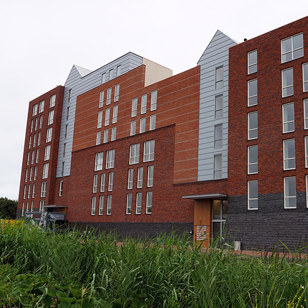 100034 dakterras straatmeubilair tafel zitbanken plantenbakken