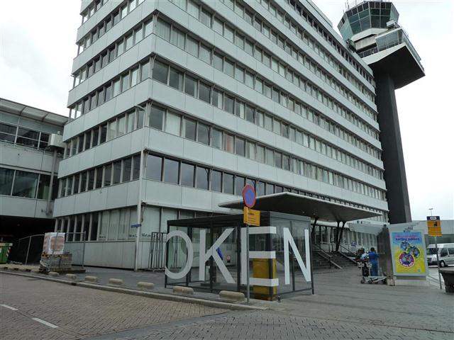 Voor vertrek..nog even naar de rokerscabine