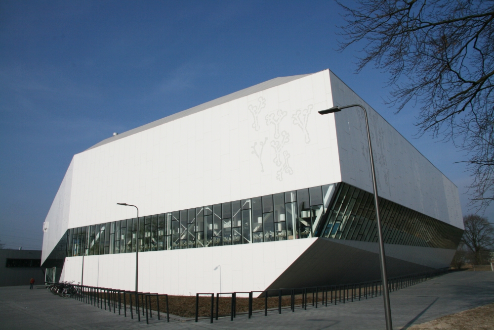 fietsparkeren fietsaanleunbeugel op maat sporthal sportcomplex