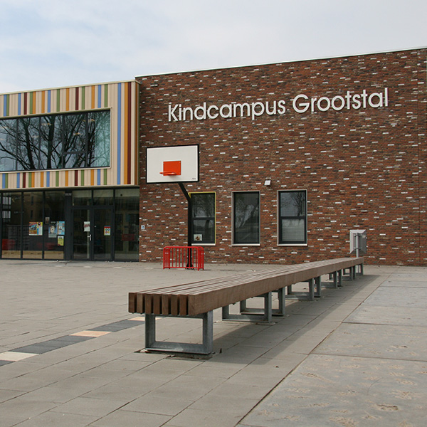 31989 overkapping speelgoedberging sedum dak brede school