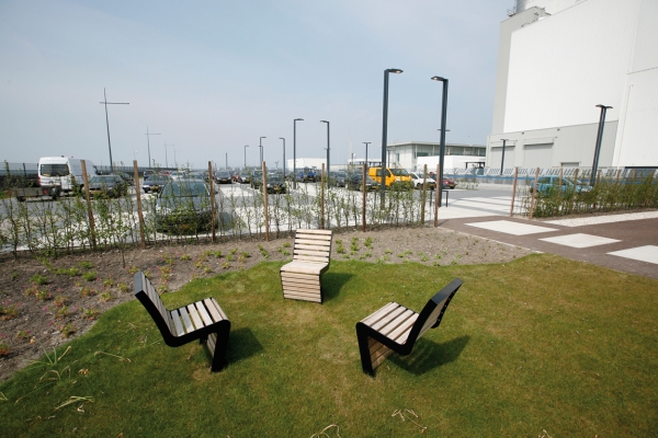 FalcoLinea straatmeubilair voor Maxima-centrale