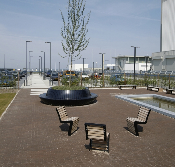 FalcoLinea straatmeubilair voor Maxima-centrale