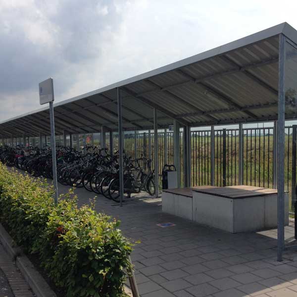 28239 overkapping fietsoverkapping fietsenstalling fietsparkeren fietsenrek zonnepanelen duurzaam 