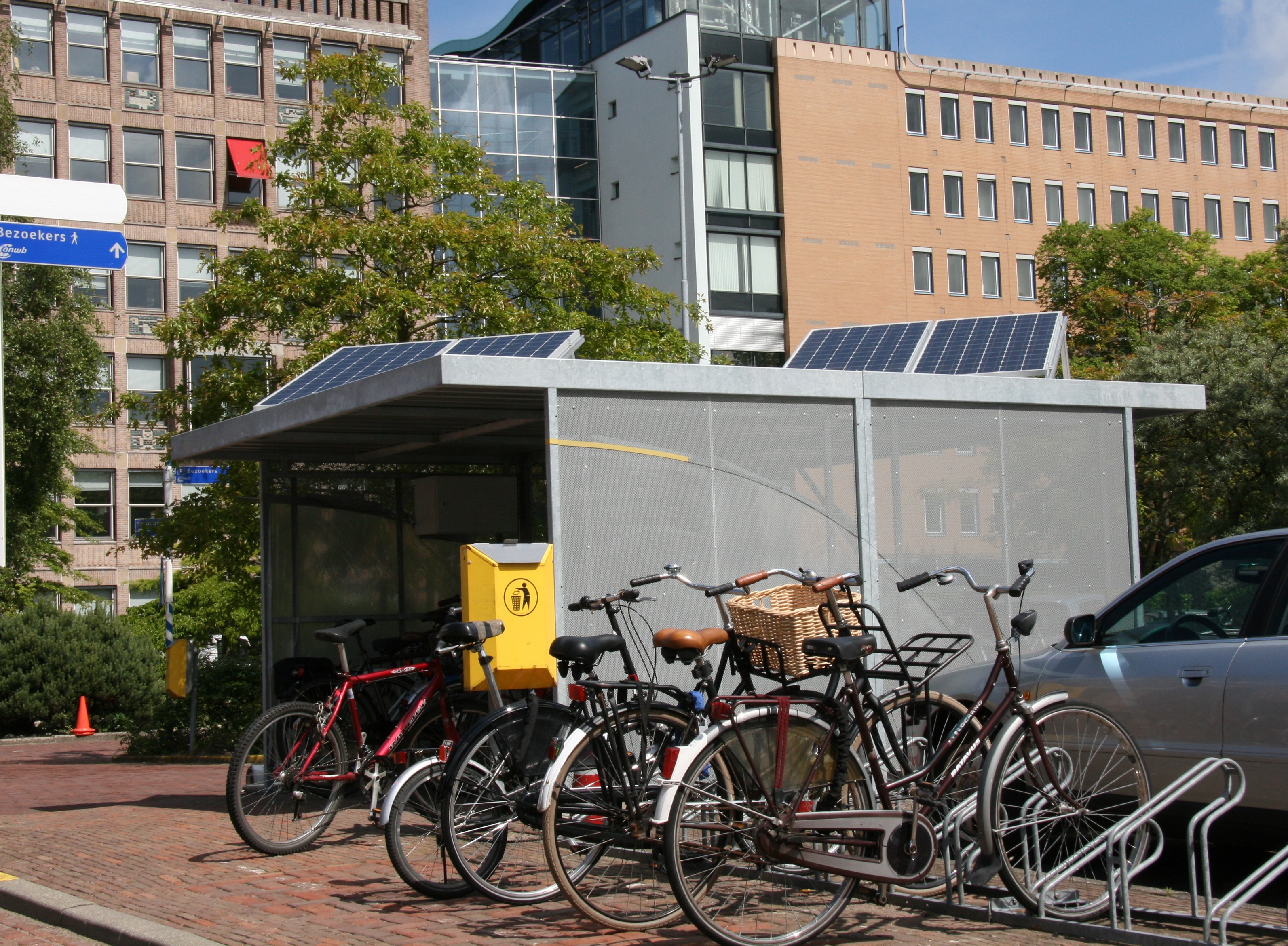 fietsparkeren fietsoverkapping fietsenstalling fietsenrek oplaadpunt e-bik fietsstandaard zonnepanelen