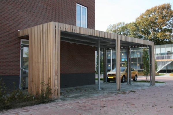 Asymmetrische fietsenstalling met doorlopende overkapping