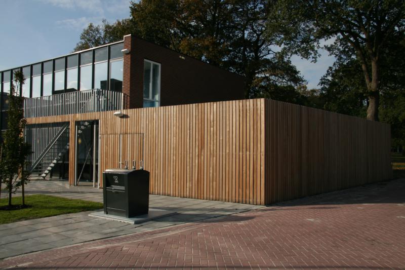 Asymmetrische fietsenstalling met doorlopende overkapping