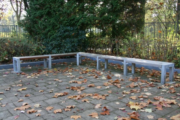 Picknicktafels en hoekbanken voor schoolplein Reitdiep College