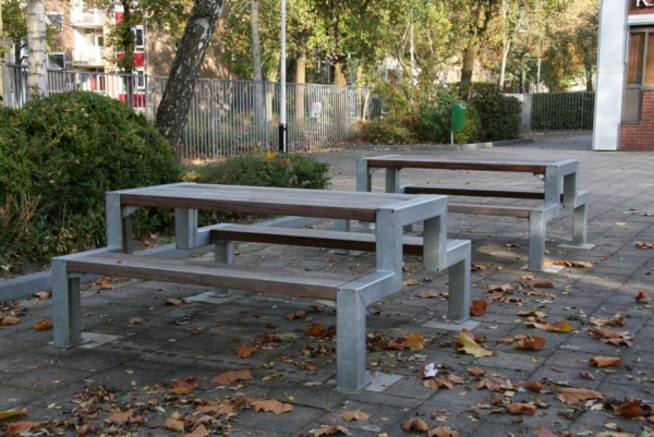 Picknicktafels en hoekbanken voor schoolplein Reitdiep College