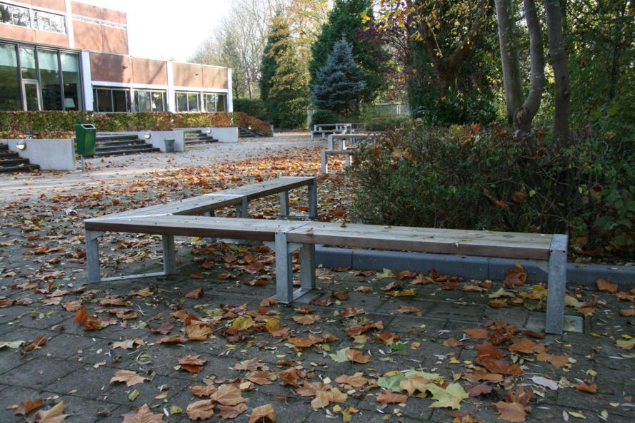 Picknicktafels en hoekbanken voor schoolplein Reitdiep College