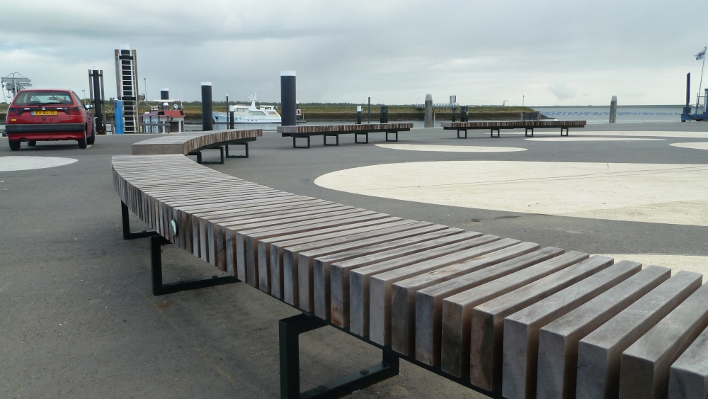 Bruinisse voortvarend met Falco banken