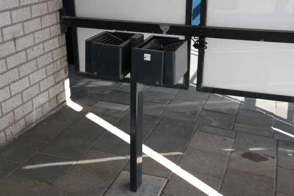 46696 straatmeubilair overkapping rokersruimte rokersoverkapping parkbank zitbank asbak