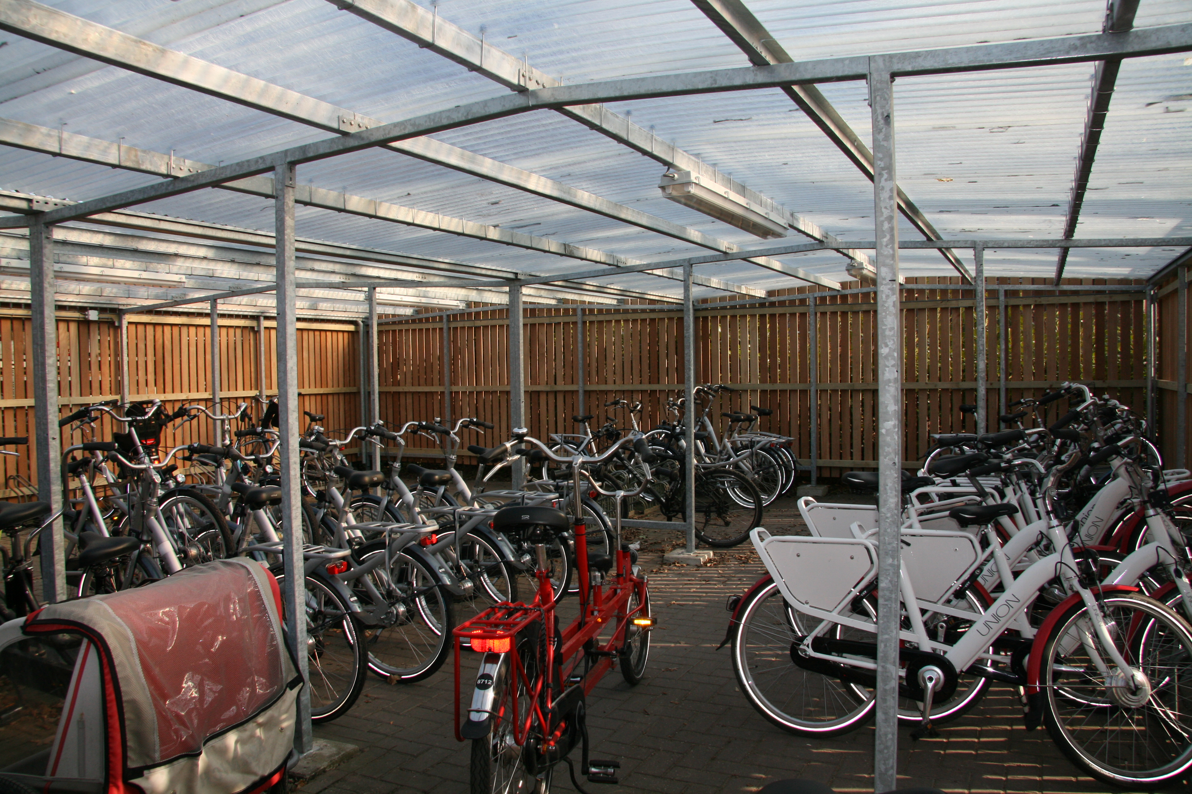 fietsparkeren fietsoverkapping overkapping fietsenstalling fietsenrek Landal 