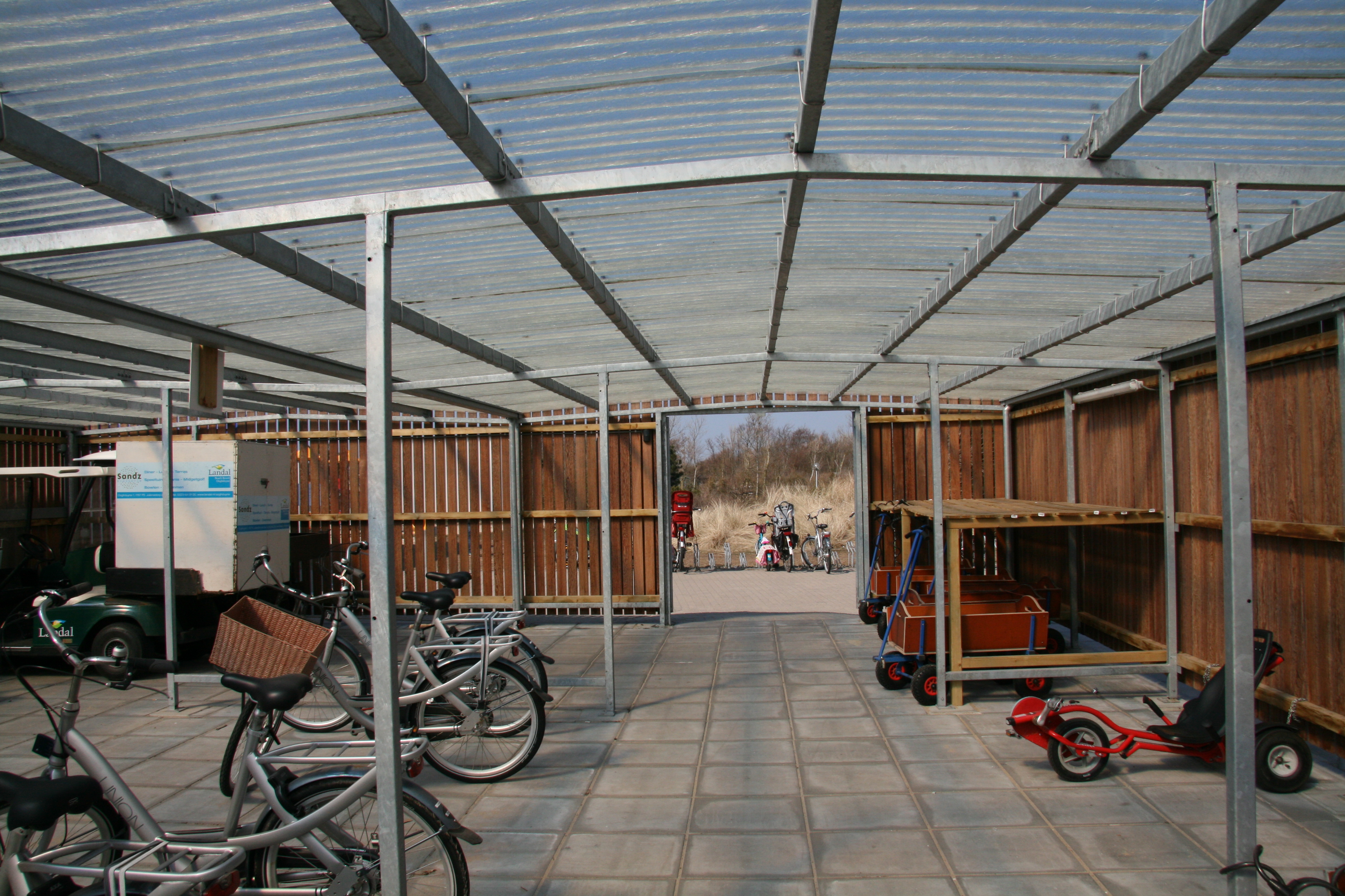 fietsparkeren fietsoverkapping overkapping fietsenstalling fietsenrek Landal 