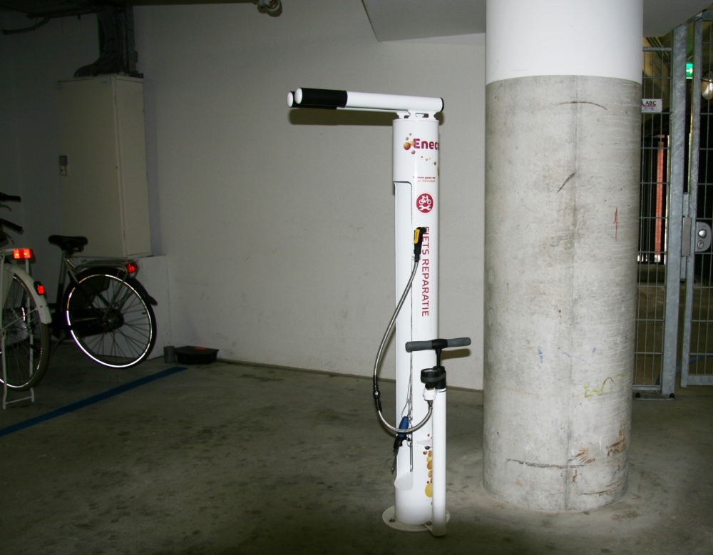 fietsparkeren fietsaanleunbeugel fietsreparatiezuil fietsophangsysteem Falco