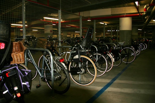 fietsparkeren fietsaanleunbeugel fietsreparatiezuil fietsophangsysteem Falco