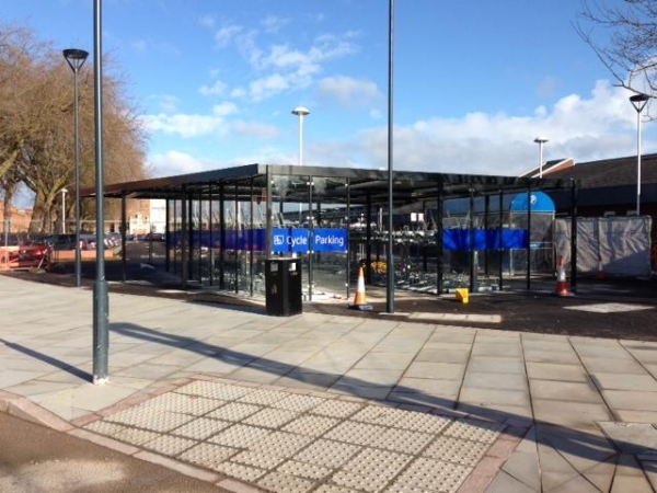 overkapping fietsoverkapping bushalte fietsparkeren fietsenrek straatmeubilair 