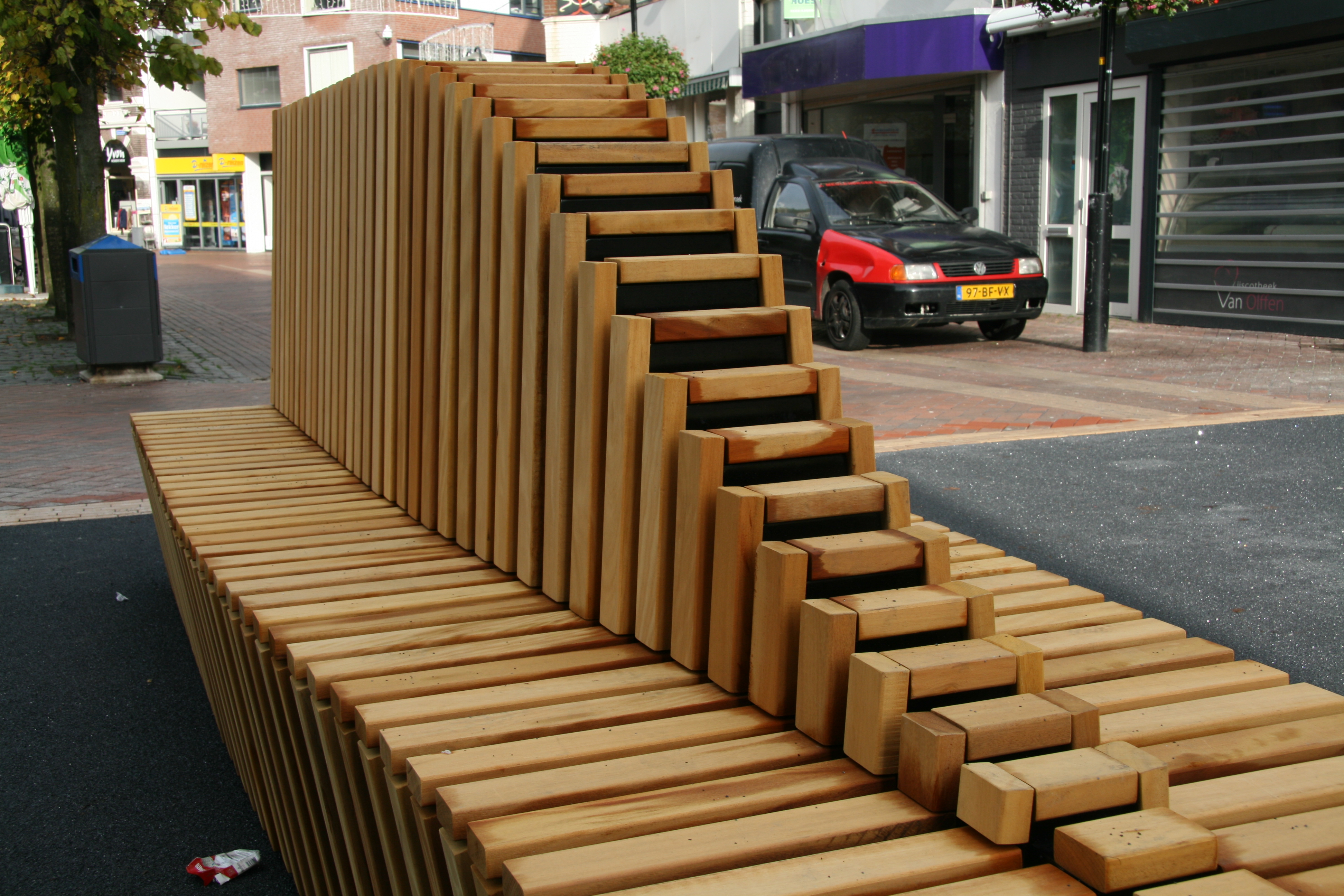 Spaceshuttle-bank ter ere van Wubbo Ockels