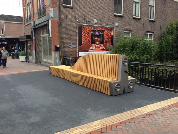 Spaceshuttle-bank ter ere van Wubbo Ockels