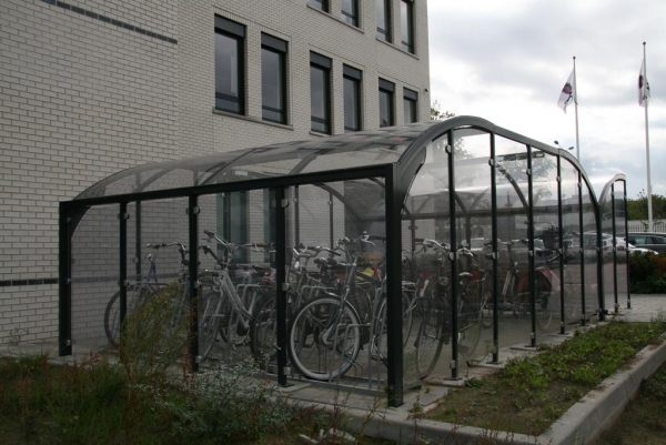 overkapping rokersoverkapping straatmeubilair buitenbank zitbank asbak