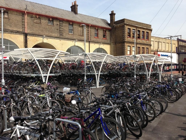 Falco fietsparkeervoorzieningen populair bij Engelse stations