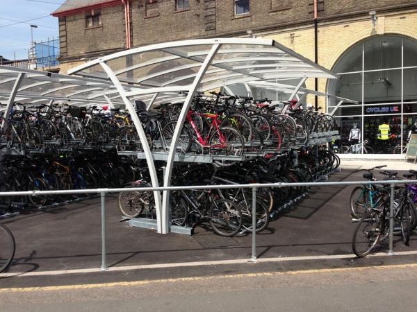 Falco fietsparkeervoorzieningen populair bij Engelse stations