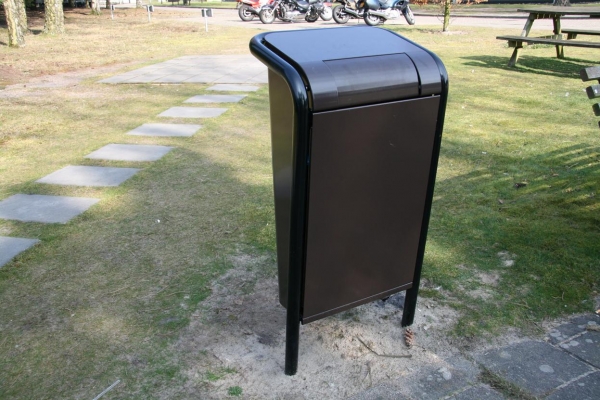 Afvalbakken FalcoJona voor Philips' buitenterrein