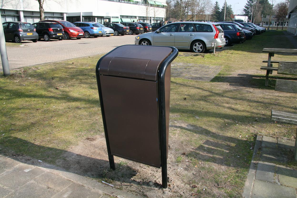 Afvalbakken FalcoJona voor Philips' buitenterrein