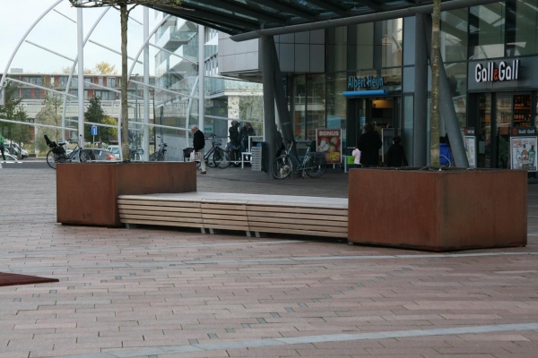 Tapis du Bois bankelementen voor winkelcentrum te Rotterdam