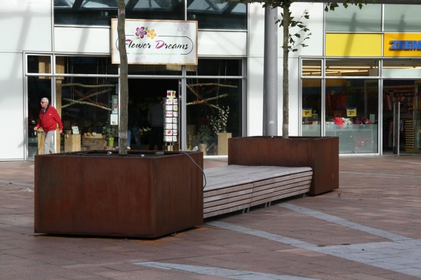 Tapis du Bois bankelementen voor winkelcentrum te Rotterdam