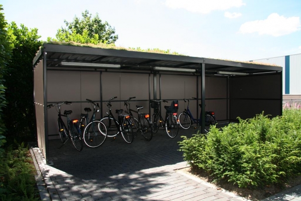 Fietsenstalling op maat met groendak en trespa!