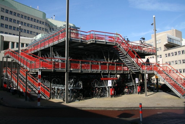 Fietsflat uitgebreid met etage-fietsenrekken FalcoLevel