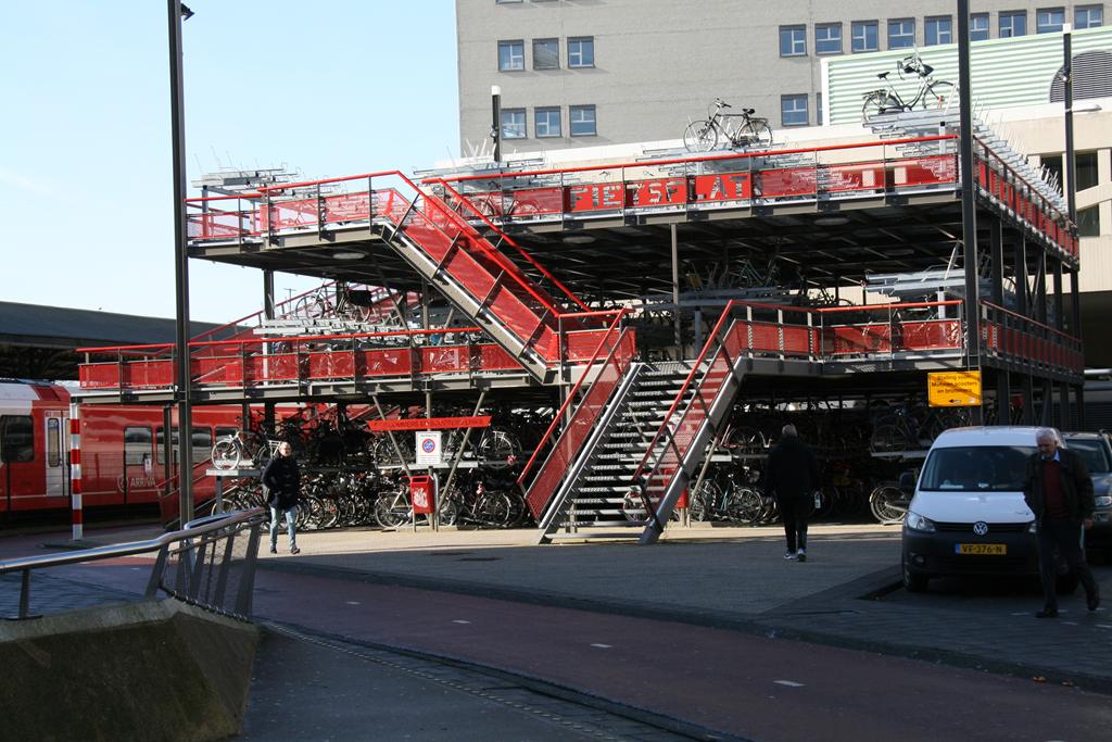 Fietsflat uitgebreid met etage-fietsenrekken FalcoLevel
