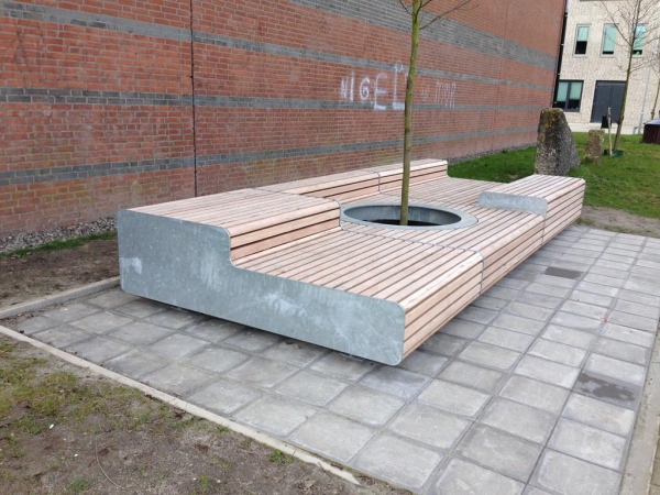 Buitenterrein rsg Wiringherlant ondergaat metamorfose met Falco straatmeubilair