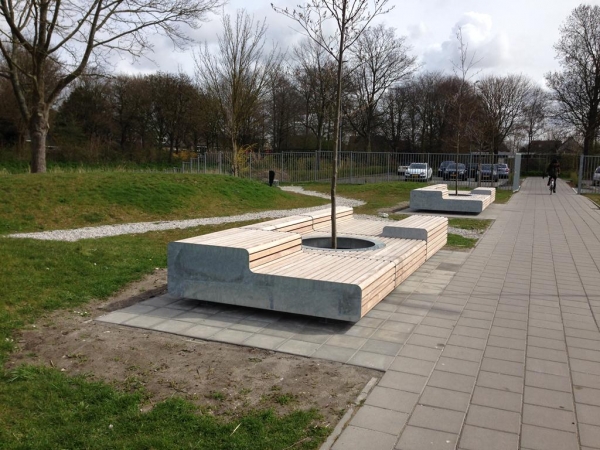 Buitenterrein rsg Wiringherlant ondergaat metamorfose met Falco straatmeubilair