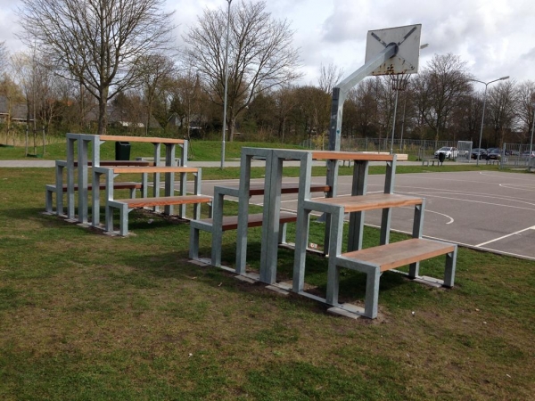 Buitenterrein rsg Wiringherlant ondergaat metamorfose met Falco straatmeubilair