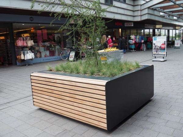 FalcoLinea boombakken en XXL banken voor centrum Stadshagen, Zwolle