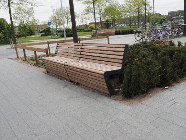 FalcoLinea boombakken en XXL banken voor centrum Stadshagen, Zwolle