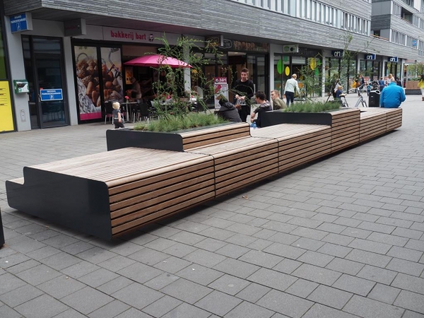 FalcoLinea boombakken en XXL banken voor centrum Stadshagen, Zwolle