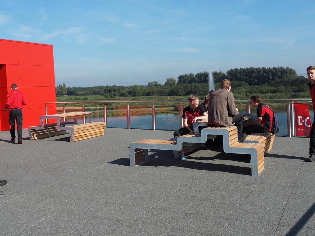 Pauzeren op hoog niveau met FalcoLinea straatmeubilair