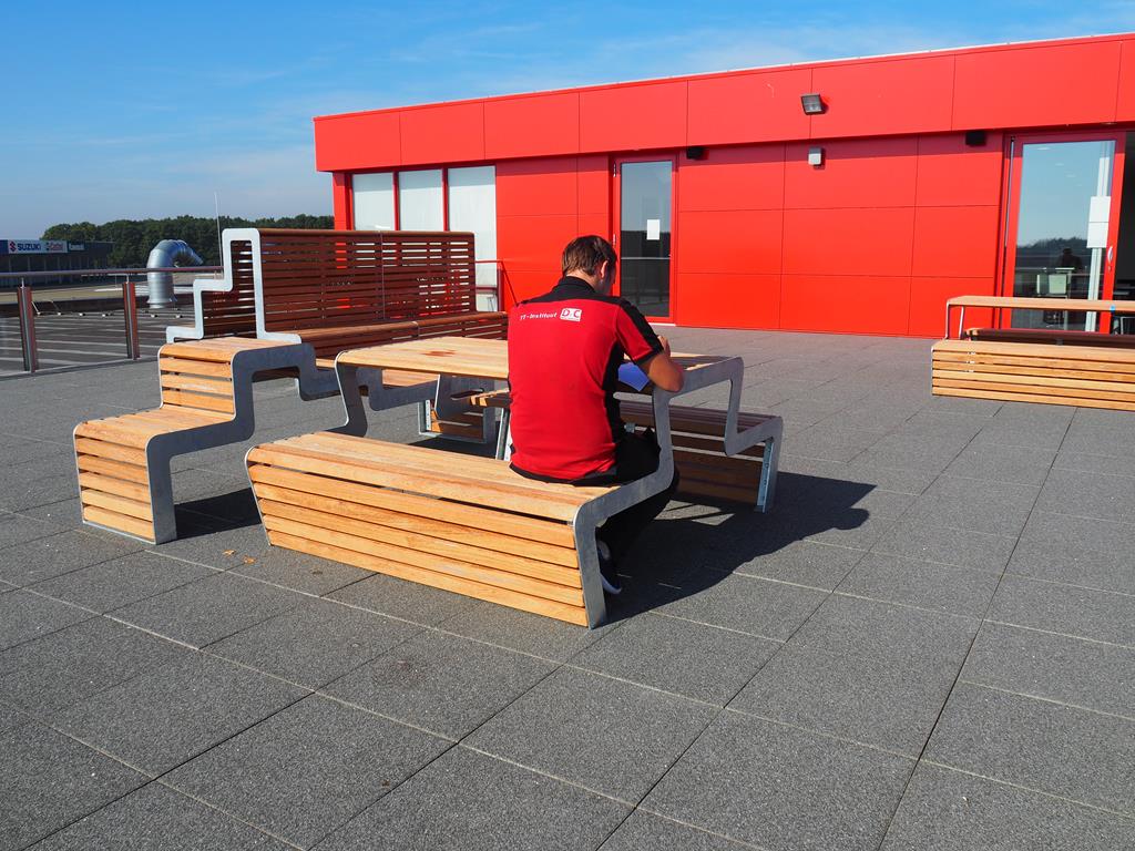 Pauzeren op hoog niveau met FalcoLinea straatmeubilair