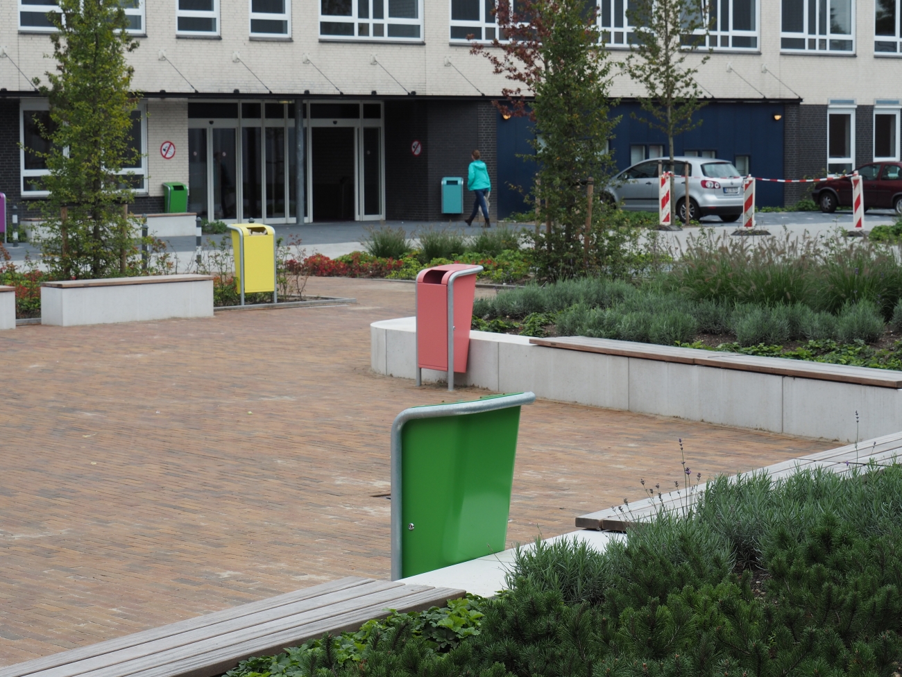 Uitneembare palen en afvalbakken voor terrein Arentheem College