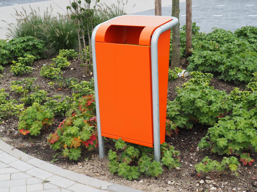 Uitneembare palen en afvalbakken voor terrein Arentheem College