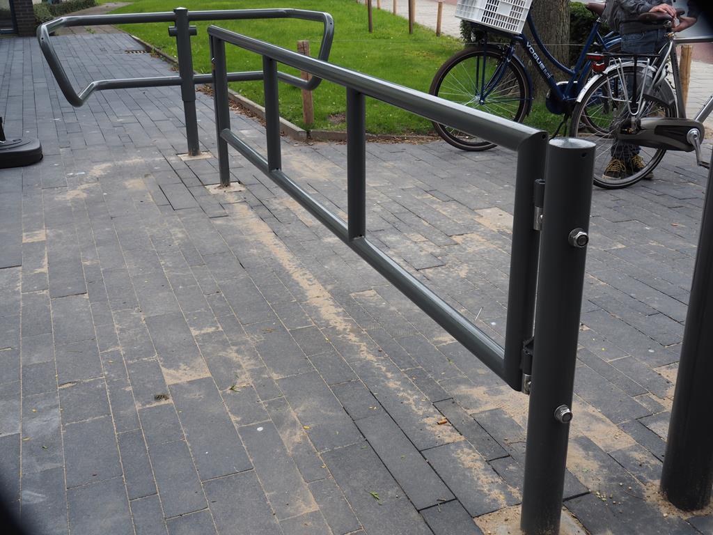 Uitneembare palen en afvalbakken voor terrein Arentheem College