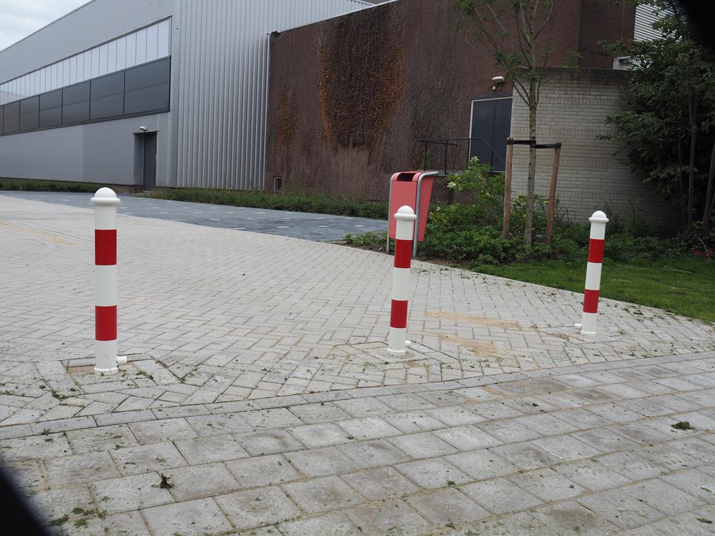 Uitneembare palen en afvalbakken voor terrein Arentheem College