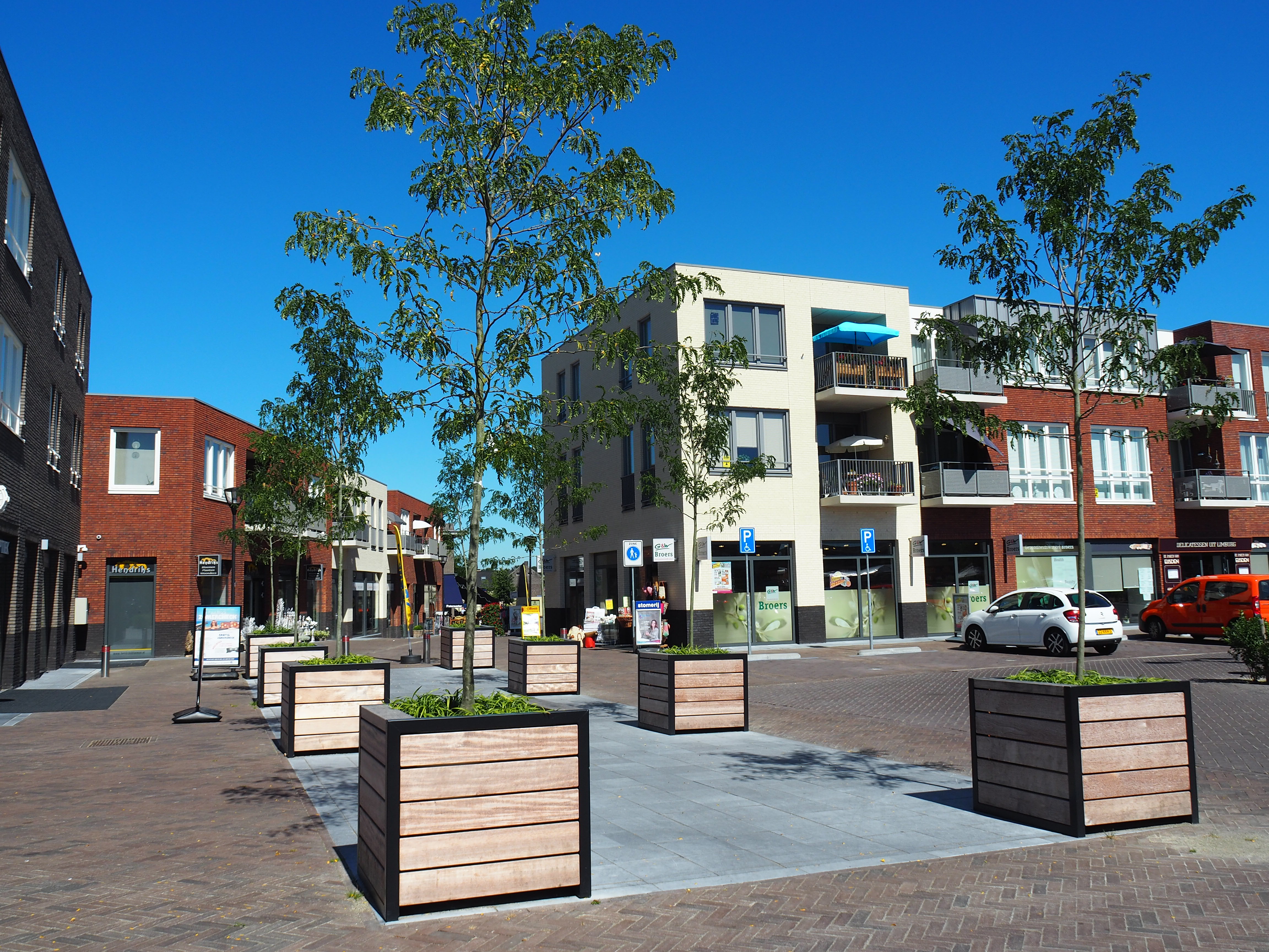 Falco plantenbakken in centrum Eijsden