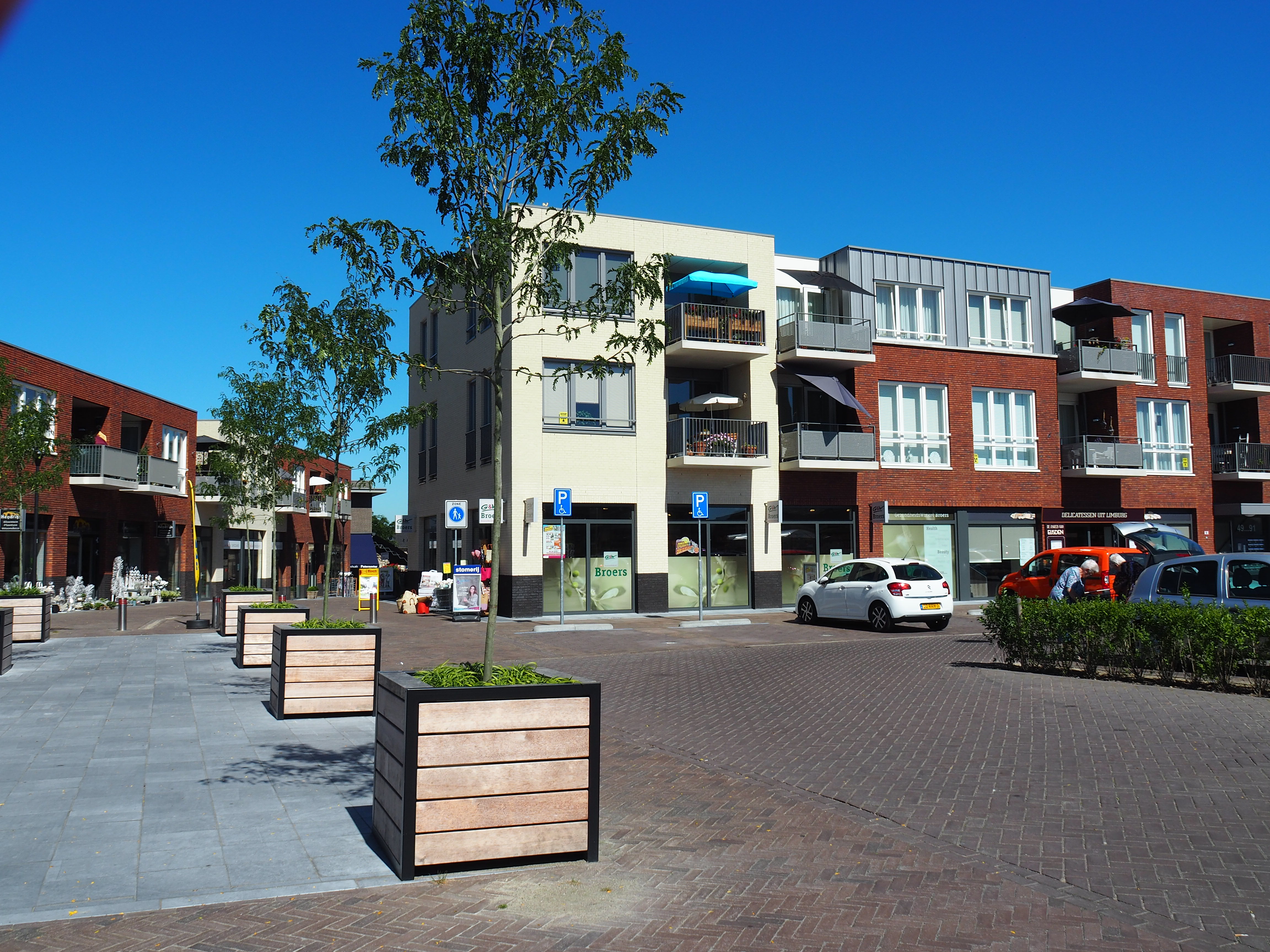 Falco plantenbakken in centrum Eijsden