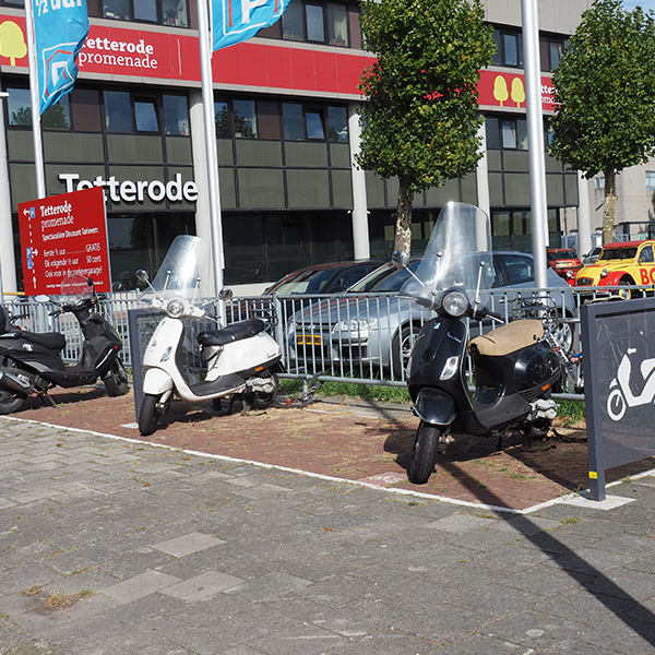 79985_scooterscherm_straatmeubilair_op maat gemaakt