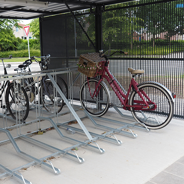 Op maat gemaakte fietsoverkappingen en fietsenrekken bij bushaltes
