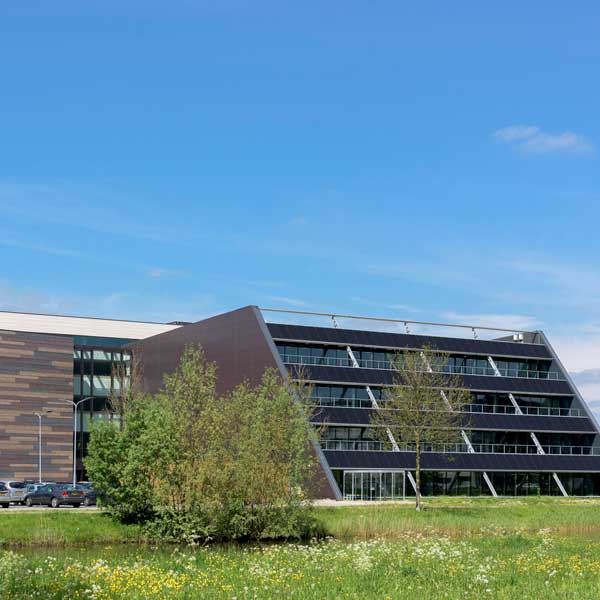 86401_FalcoLok_rokersoverkapping_bank_asbak6